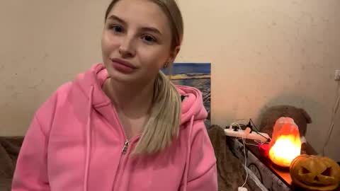 Snapshot of deonnagarn chatting on October 2025 03:46:01 PM Vi Victoria online show from October 2025 03:46:01 PM