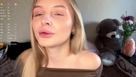 Snapshot of deonnagarn chatting on November 2025 01:02:01 PM Vi Victoria online show from November 2025 01:02:01 PM