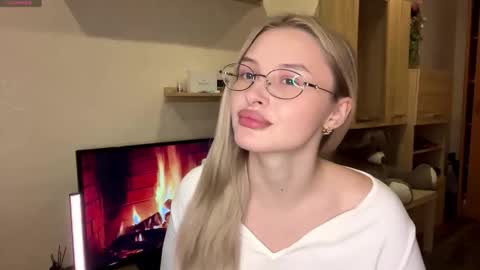 Snapshot of deonnagarn chatting on November 2025 01:09:02 PM Vi Victoria online show from November 2025 01:09:02 PM