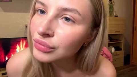 Snapshot of deonnagarn chatting on November 2025 03:44:01 PM Vi Victoria online show from November 2025 03:44:01 PM