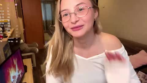 Snapshot of deonnagarn chatting on November 2025 12:22:01 PM Vi Victoria online show from November 2025 12:22:01 PM