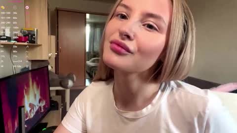 Snapshot of deonnagarn chatting on November 2025 11:42:01 AM Vi Victoria online show from November 2025 11:42:01 AM