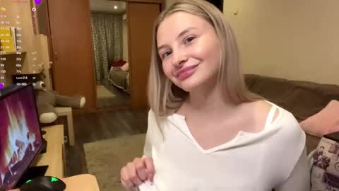 Snapshot of deonnagarn chatting on November 2025 02:08:01 PM Vi Victoria online show from November 2025 02:08:01 PM