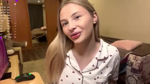 Snapshot of deonnagarn chatting on November 2025 02:09:01 PM Vi Victoria online show from November 2025 02:09:01 PM