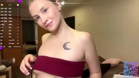 Snapshot of deonnagarn chatting on December 2025 01:20:01 PM Vi Victoria online show from December 2025 01:20:01 PM