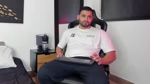 Dereck Vega online show from December 2024 09:33:02 PM