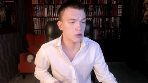 Derek online show from November 2025 08:07:01 PM