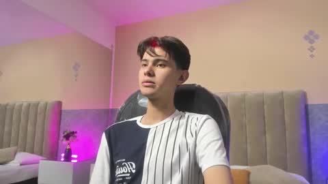 derek_sinn online show from March 2026 08:19:02 PM