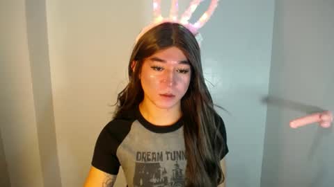 LORINE online show from December 2024 05:43:01 PM