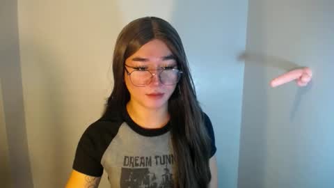 LORINE online show from January 2025 06:01:02 PM