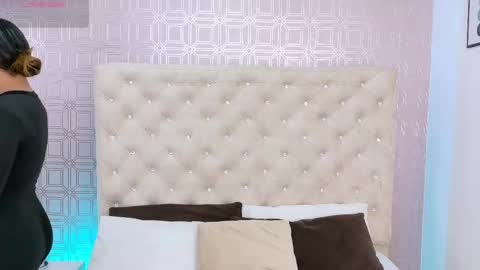 Sara Desire online show from October 2025 12:25:02 PM