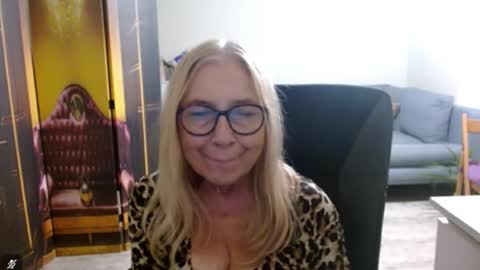 S O F I A online show from November 2025 03:33:02 PM