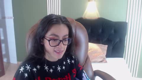 Snapshot of desiring__angel chatting on December 2024 08:33:02 AM Desiring Angel online show from December 2024 08:33:02 AM