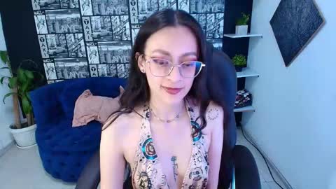 Snapshot of desiring__angel chatting on December 2025 04:09:01 AM Desiring Angel online show from December 2025 04:09:01 AM