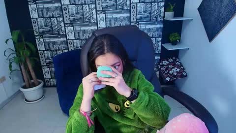 Snapshot of desiring__angel chatting on December 2025 12:31:02 PM Desiring Angel online show from December 2025 12:31:02 PM