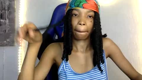 Snapshot of deslimbody90 chatting on May 2026 08:33:02 AM Deslimbody online show from May 2026 08:33:02 AM