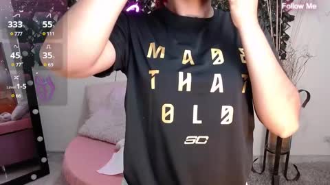 Snapshot of destinyhills_ chatting on February 2025 12:14:02 PM Destiny online show from February 2025 12:14:02 PM