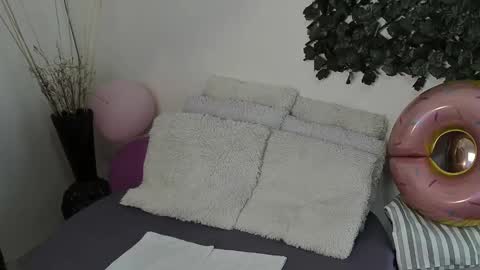 Snapshot of destinyhills_ chatting on September 2025 01:44:02 PM Destiny online show from September 2025 01:44:02 PM