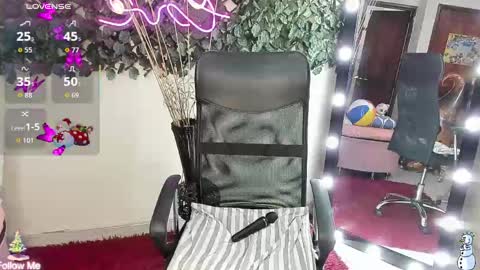 Snapshot of destinyhills_ chatting on November 2025 03:00:02 PM Destiny online show from November 2025 03:00:02 PM