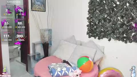 Snapshot of destinyhills_ chatting on November 2025 02:36:01 AM Destiny online show from November 2025 02:36:01 AM