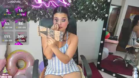 Snapshot of destinyhills_ chatting on November 2025 02:42:02 PM Destiny online show from November 2025 02:42:02 PM