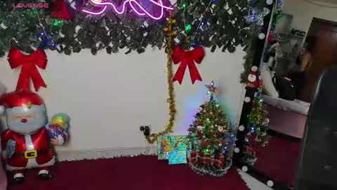 Snapshot of destinyhills_ chatting on December 2025 12:03:02 PM Destiny online show from December 2025 12:03:02 PM