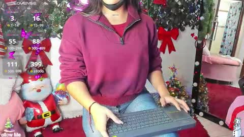 Snapshot of destinyhills_ chatting on December 2025 12:42:02 PM Destiny online show from December 2025 12:42:02 PM