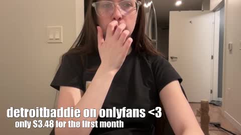 Snapshot of detroitbaddie chatting on February 2025 04:21:01 PM detroitbaddie online show from February 2025 04:21:01 PM