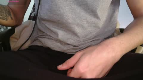 Snapshot of deux139 chatting on December 2024 09:02:02 AM Ricardo online show from December 2024 09:02:02 AM