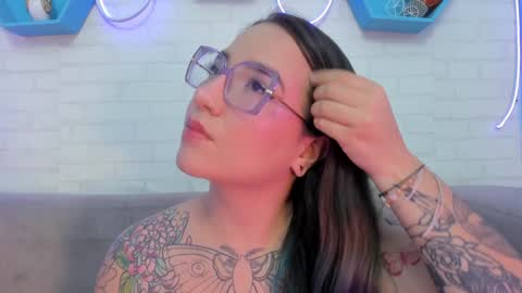 Snapshot of deva_blue chatting on January 2025 07:47:02 AM Deva Blue online show from January 2025 07:47:02 AM