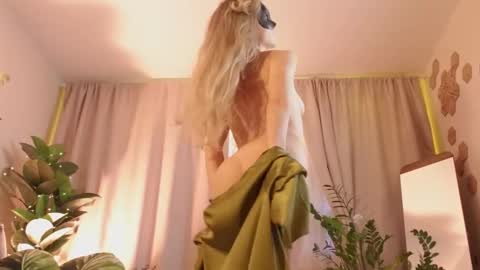 Snapshot of devil_lunna chatting on February 2025 02:55:02 PM ...Ill be back ... online show from February 2025 02:55:02 PM