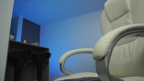 Snapshot of devin_hunter chatting on December 2024 03:51:01 AM Devin Hunter online show from December 2024 03:51:01 AM