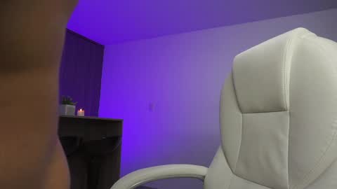 Snapshot of devin_hunter chatting on December 2024 03:06:01 AM Devin Hunter online show from December 2024 03:06:01 AM