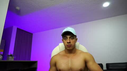 Snapshot of devin_hunter chatting on January 2025 10:05:01 PM Devin Hunter online show from January 2025 10:05:01 PM