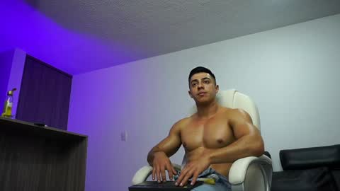 Snapshot of devin_hunter chatting on January 2025 04:59:01 AM Devin Hunter online show from January 2025 04:59:01 AM