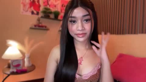 Snapshot of devine_goddessx chatting on October 2025 03:47:02 PM Devine Greyson online show from October 2025 03:47:02 PM