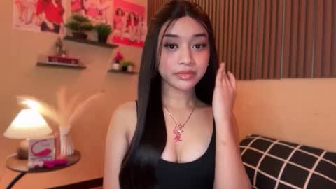 Snapshot of devine_goddessx chatting on October 2025 12:50:02 PM Devine Greyson online show from October 2025 12:50:02 PM