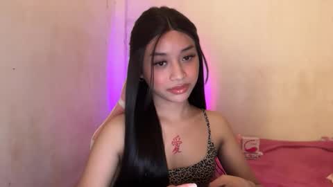 Snapshot of devine_goddessx chatting on November 2025 01:17:02 AM Devine Greyson online show from November 2025 01:17:02 AM