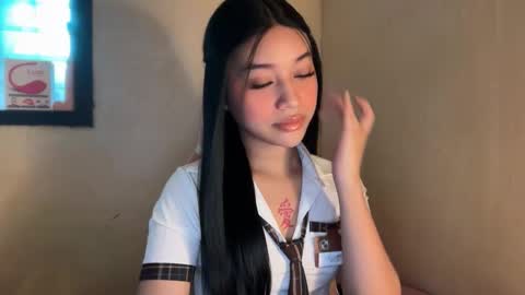 Snapshot of devine_goddessx chatting on November 2025 02:43:02 AM Devine Greyson online show from November 2025 02:43:02 AM