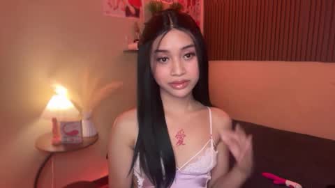 Snapshot of devine_goddessx chatting on November 2025 03:33:01 PM Devine Greyson online show from November 2025 03:33:01 PM