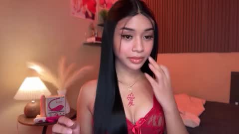 Snapshot of devine_goddessx chatting on November 2025 11:32:02 AM Devine Greyson online show from November 2025 11:32:02 AM