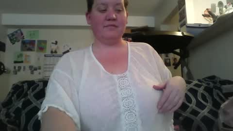 Snapshot of devine_vixen chatting on February 2025 04:42:02 PM devine_vixen online show from February 2025 04:42:02 PM