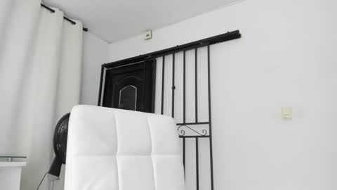 thumb up me please its important online show from February 2025 08:39:02 AM