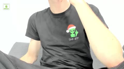 Snapshot of deymond_russo chatting on February 2026 05:31:01 PM deymond_russo online show from February 2026 05:31:01 PM