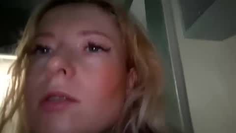 Snapshot of dgesika254182 chatting on January 2025 05:31:02 AM dgesika254182 online show from January 2025 05:31:02 AM