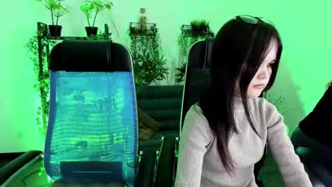 Dia online show from November 2025 08:51:01 PM