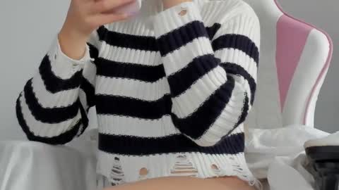 Snapshot of diamond_ava_ chatting on December 2024 08:05:02 AM Thea online show from December 2024 08:05:02 AM