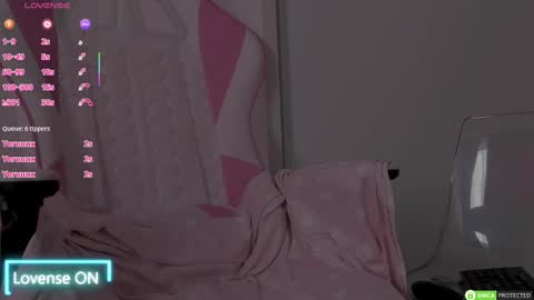 Snapshot of diamond_ava_ chatting on February 2025 09:53:02 AM Thea online show from February 2025 09:53:02 AM