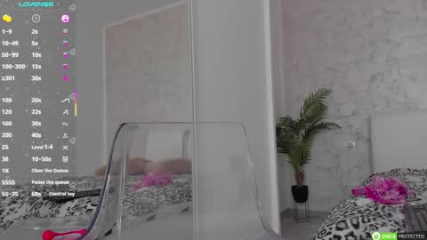 Snapshot of diamond_ava_ chatting on March 2025 10:19:01 AM Thea online show from March 2025 10:19:01 AM