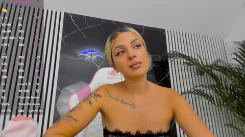 Snapshot of diamond_ava_ chatting on September 2025 06:31:02 PM Thea online show from September 2025 06:31:02 PM